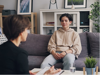 A therapist and young person in a consultation at Hiba by Anthalora